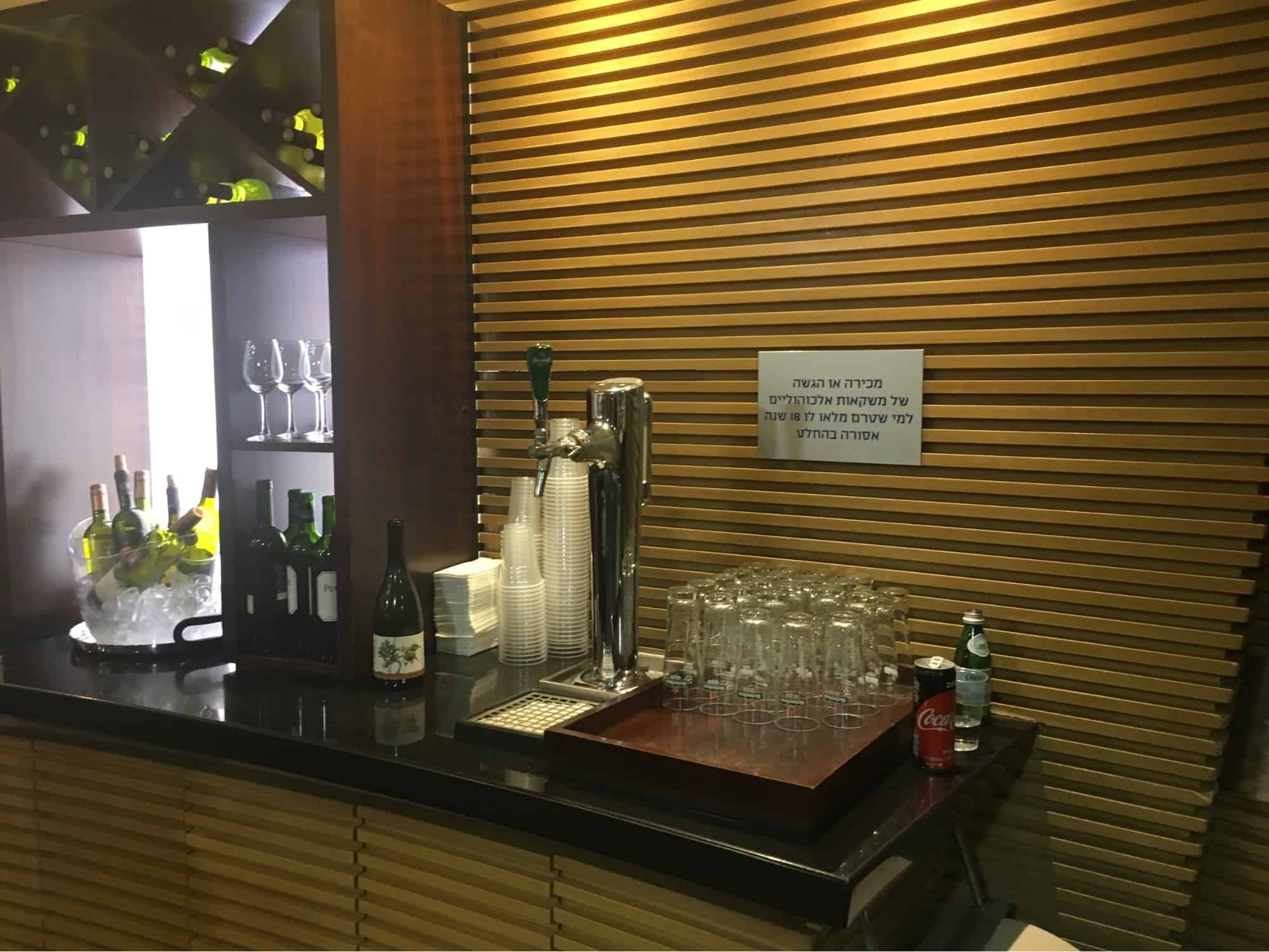 El Al Business Class Tel Aviv to Miami Review El Al Business Class Tel Aviv-King David Lounge-drinks
