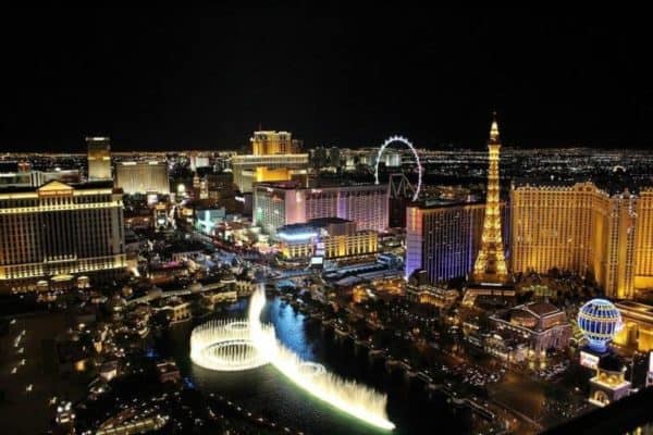 How to Get At Least $400 in Extra Value Out of Your Vegas Trip With Just One Card