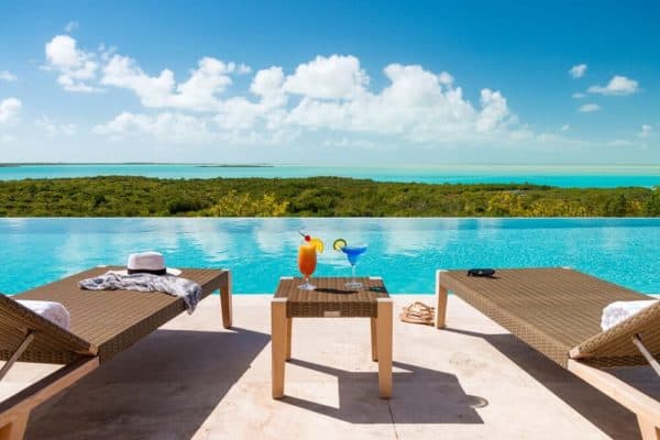 Sailrock-Resort-Great-House-Cocktails-at-Pool