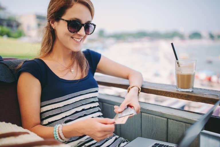 Women in a cafe using a credit card