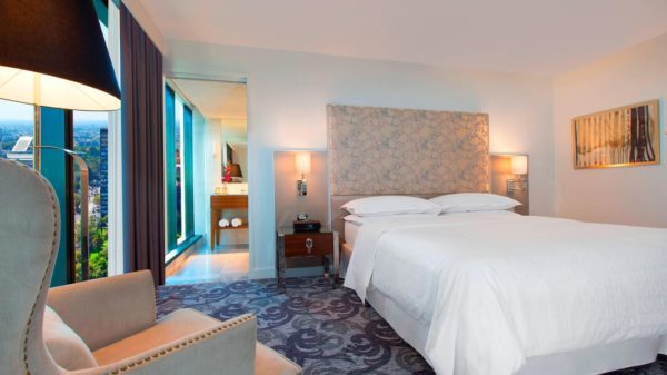 Sheraton Melbourne Deluxe King room city view