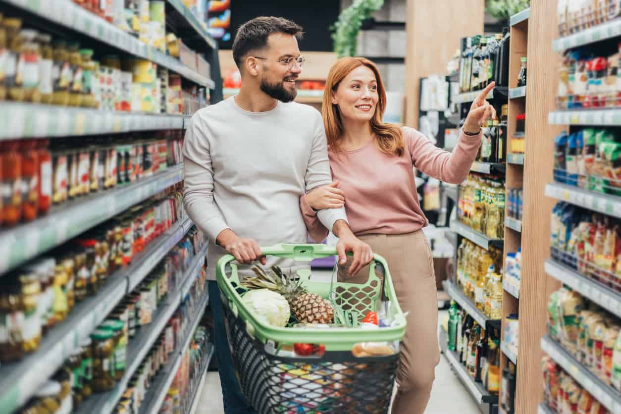 happy couple grocery shopping