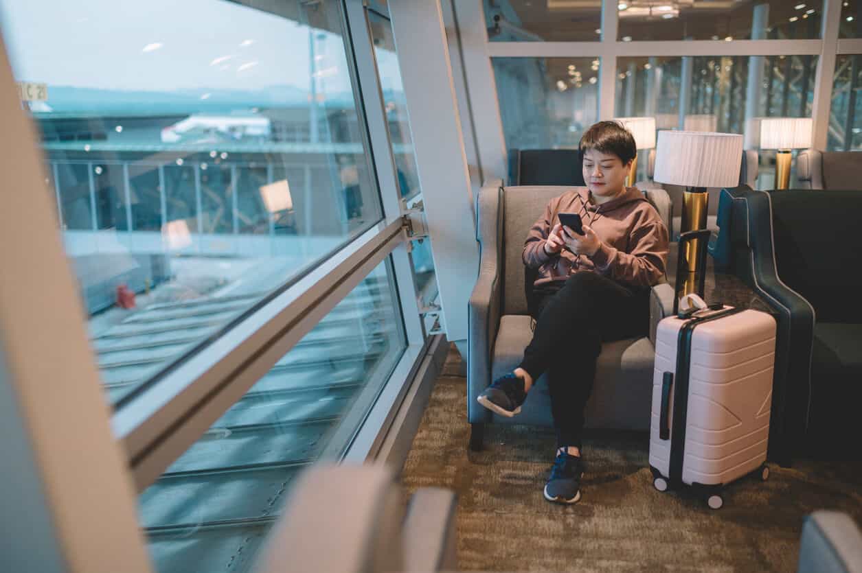 Platinum Card authorized users' access to airport lounges