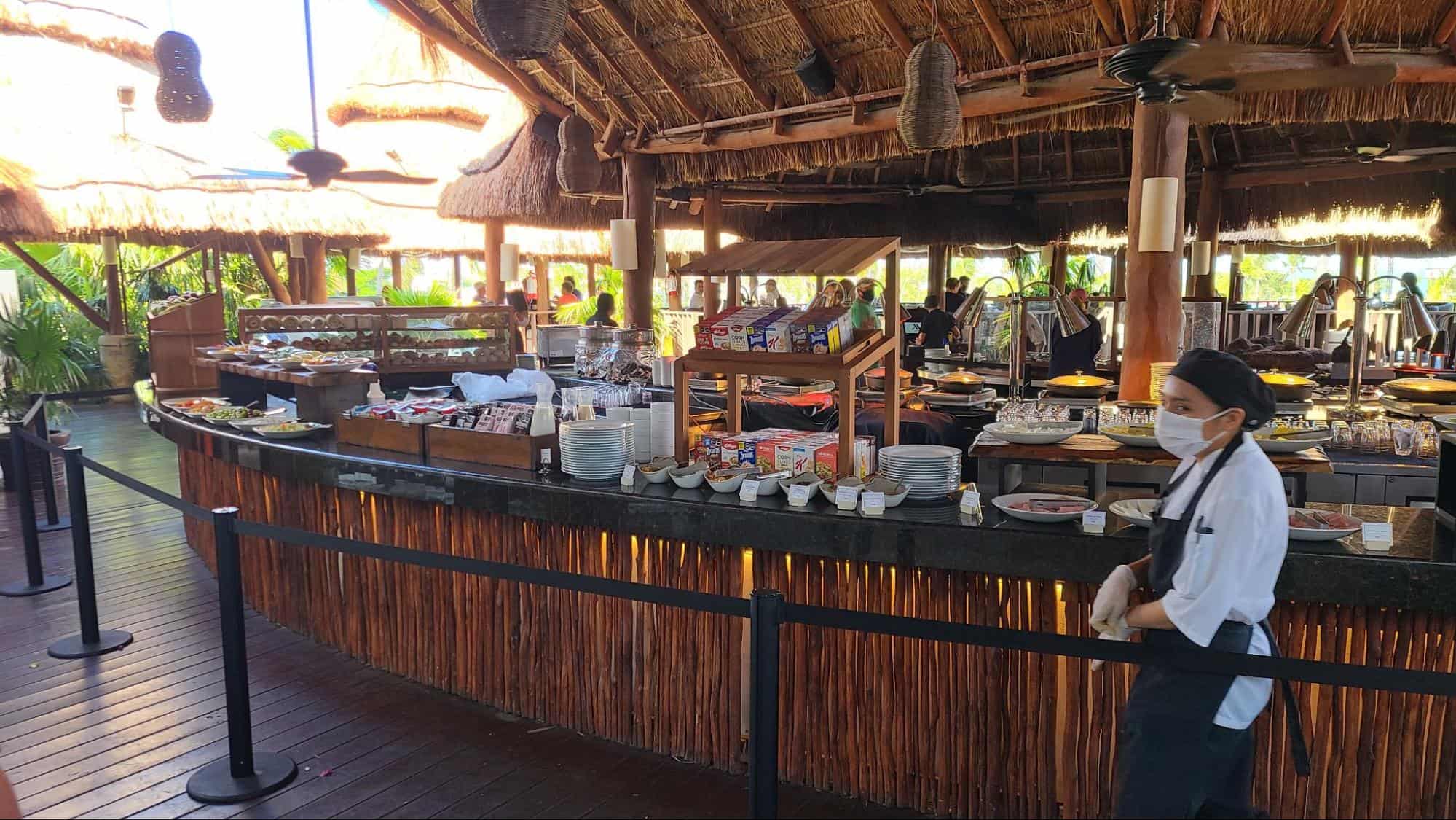 Continental breakfast line at Sasi Thai