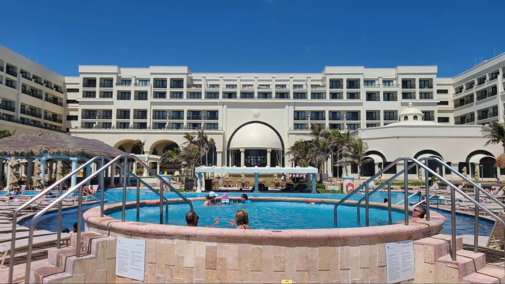 Pool and hot tub at Marriott Cancun Resort