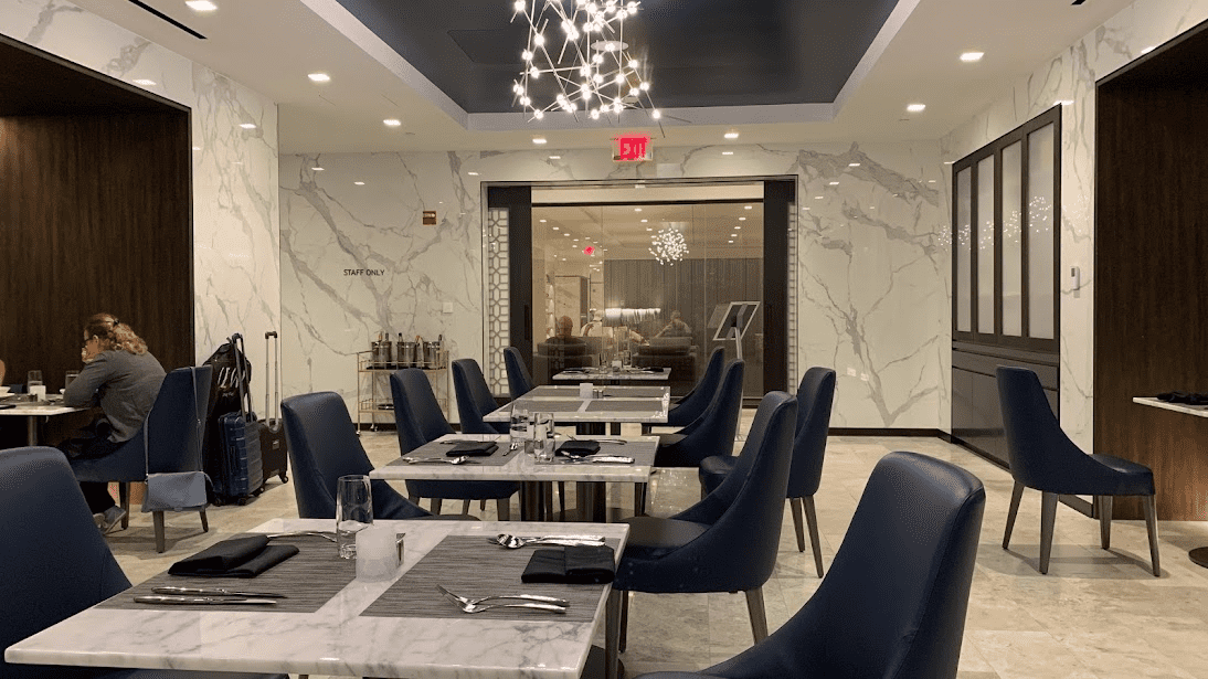 sit-down dining room at United Polaris Lounge in Washington-Dulles