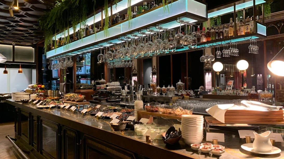 Parisi Udvar hotel breakfast buffet