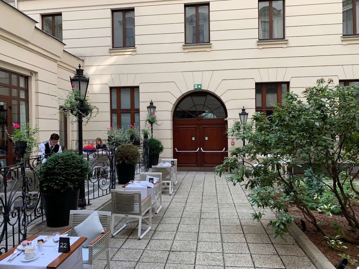 Hotel Bristol, Warsaw - breakfast at outside patio