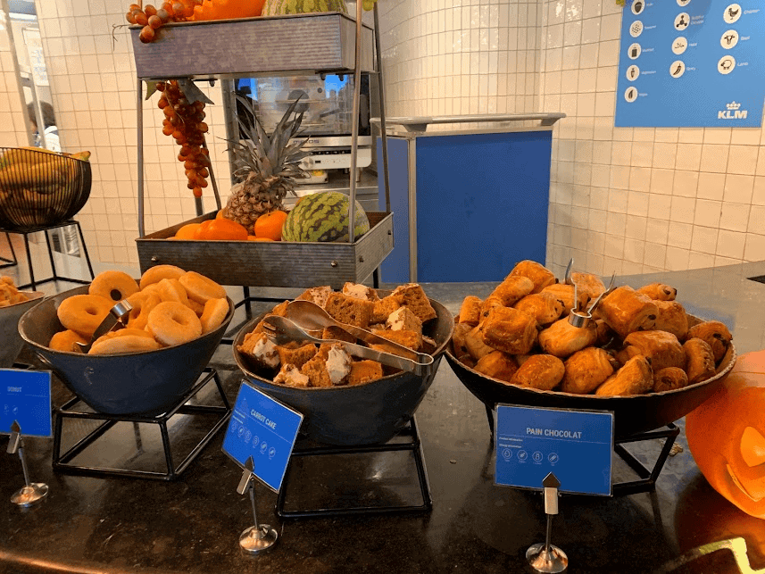 Breakfast buffet at the KLM Crown Lounge