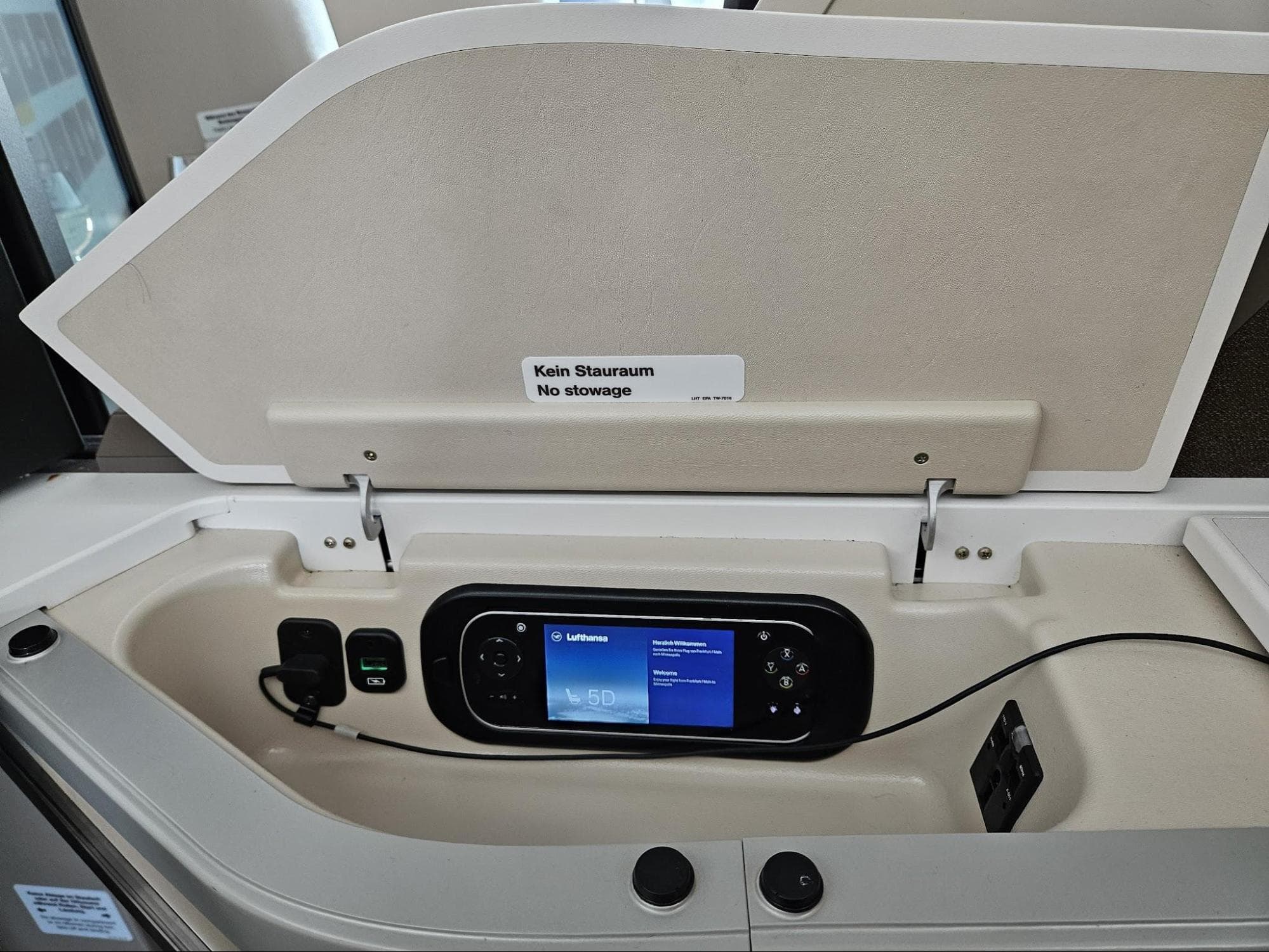 Lufthansa B787-9 Dreamliner entertainment controller