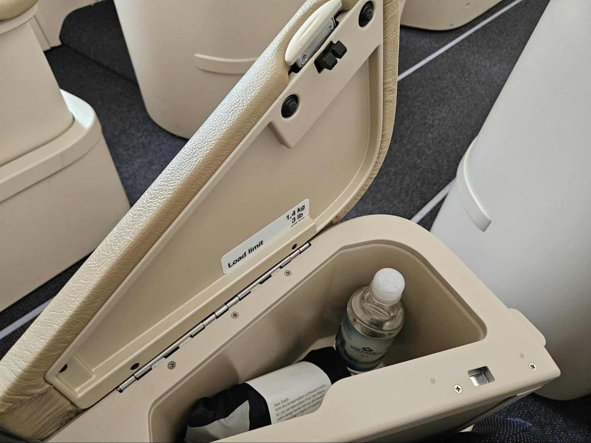 Lufthansa B787-9 Dreamliner storage