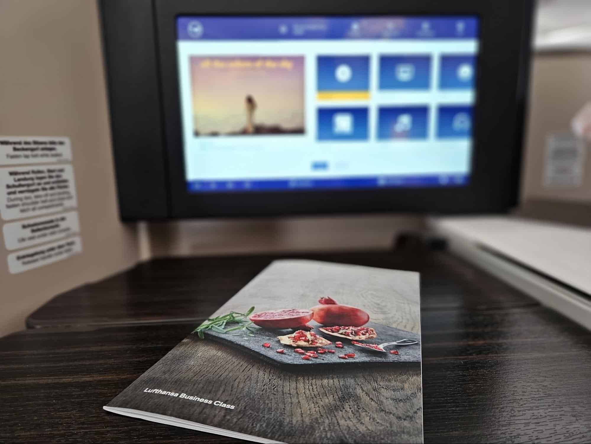 Lufthansa B787-9 Dreamliner tray table slides
