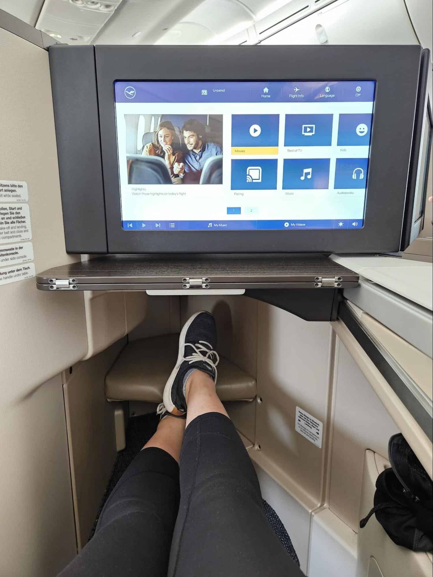 Lufthansa B787-9 aircraft footwell