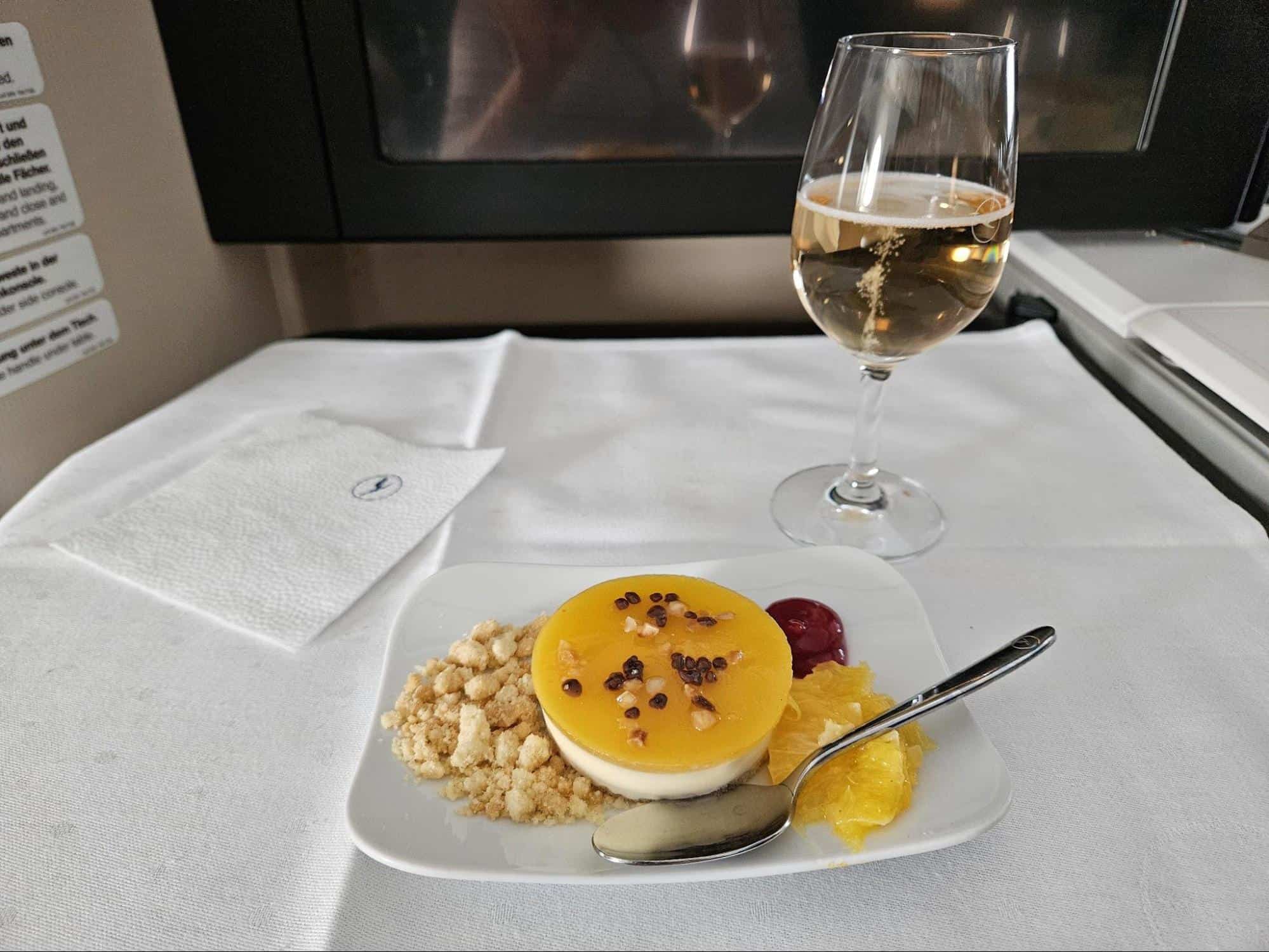 Vanilla mousse tartlet