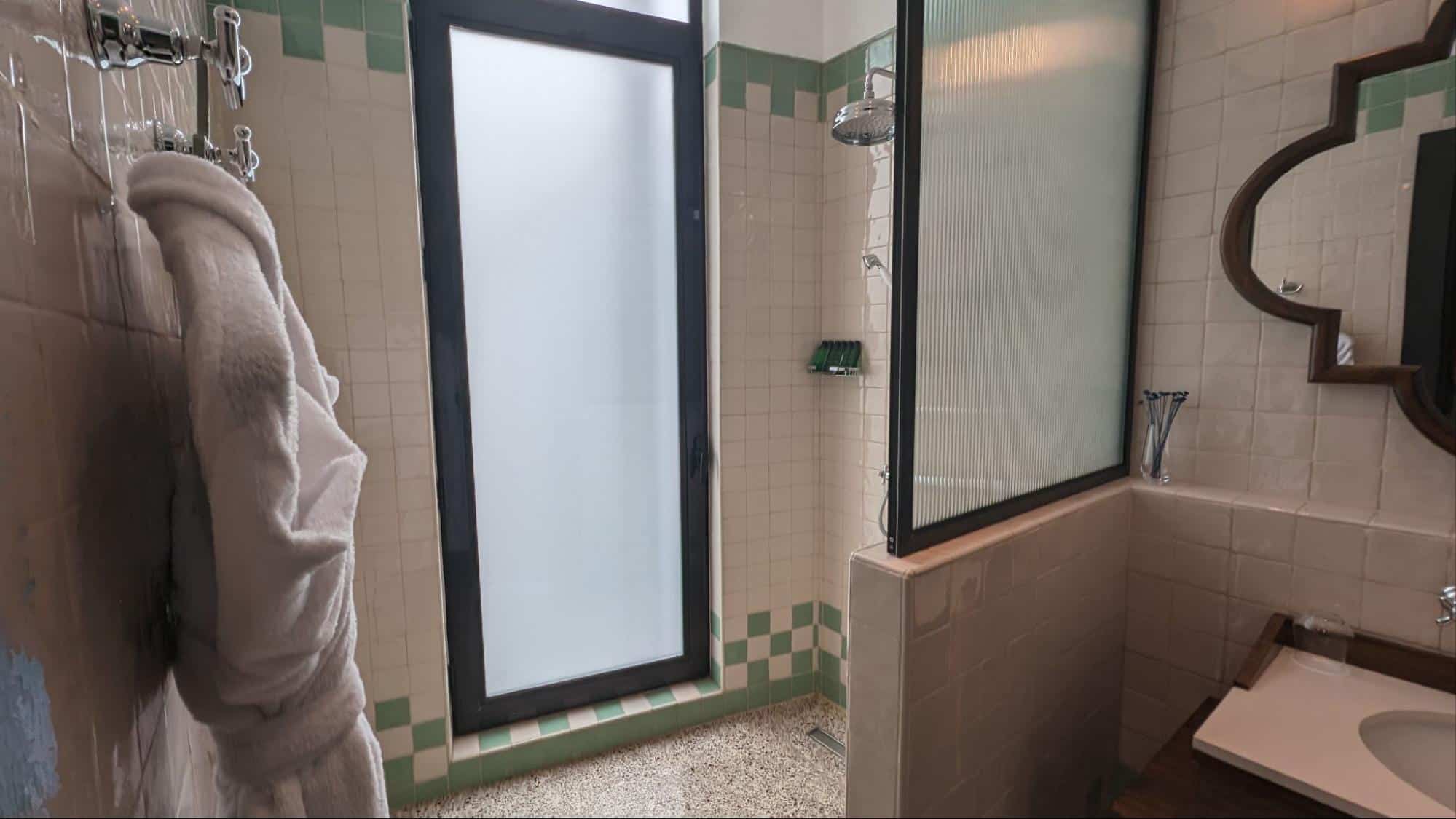 La Maison Palmier bathroom
