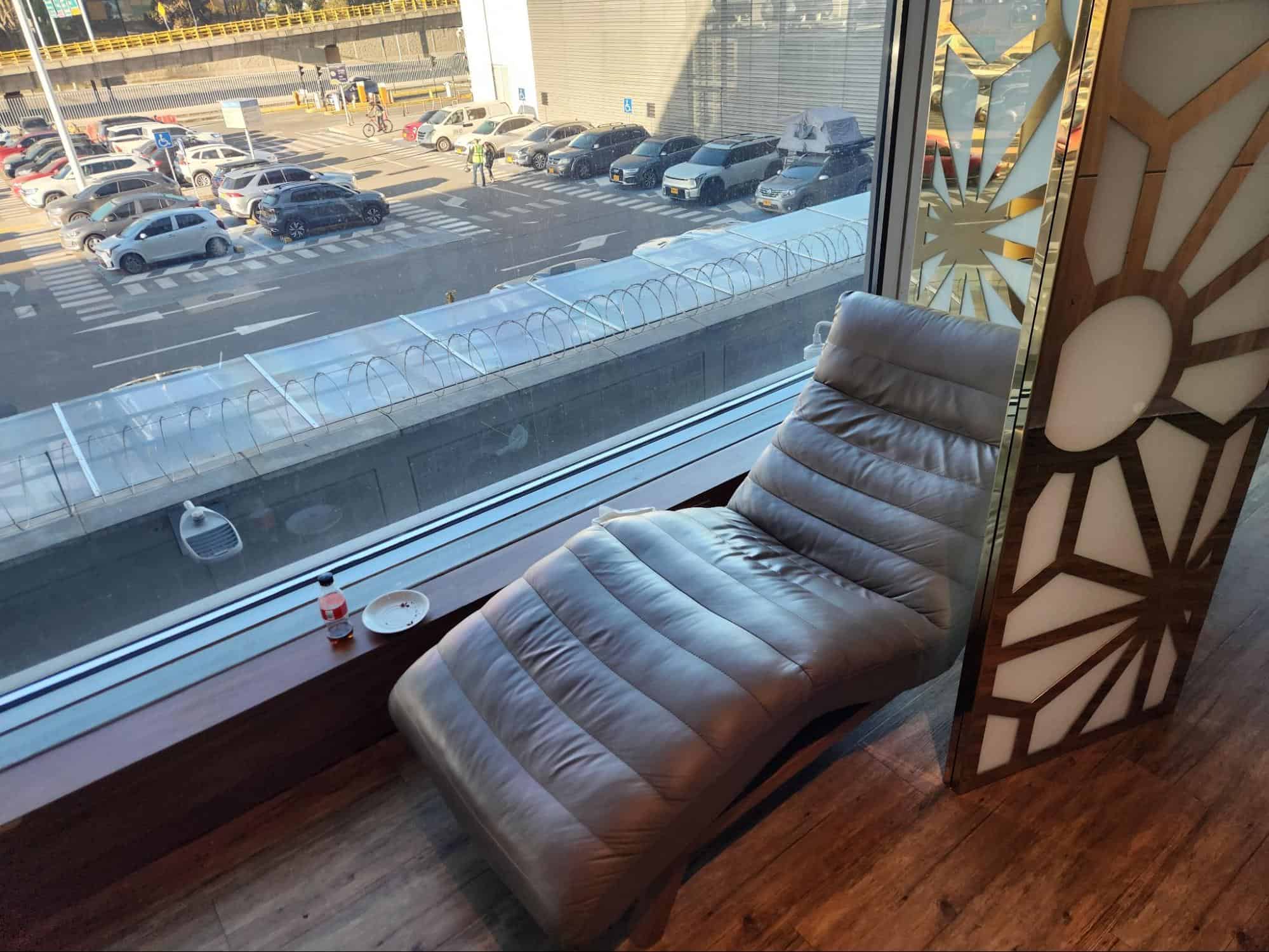 El Dorado Lounge at Bogota El Dorado International Airport - lounge chair