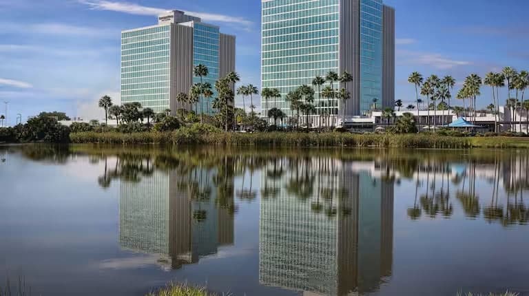 DoubleTree by Hilton Hotel at the Entrance to Universal Orlando