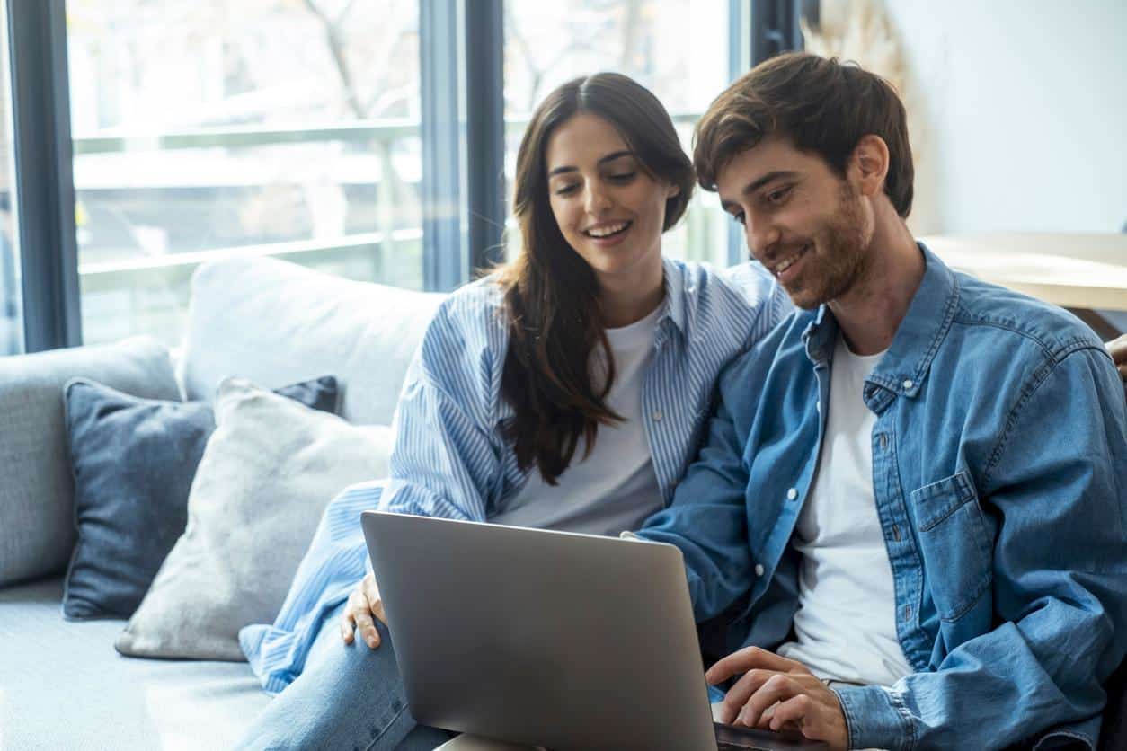 Couple applies for the same credit card.