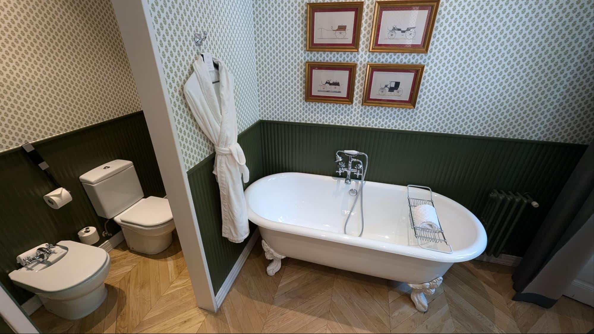 Santo Mauro's clawfoot bathtub