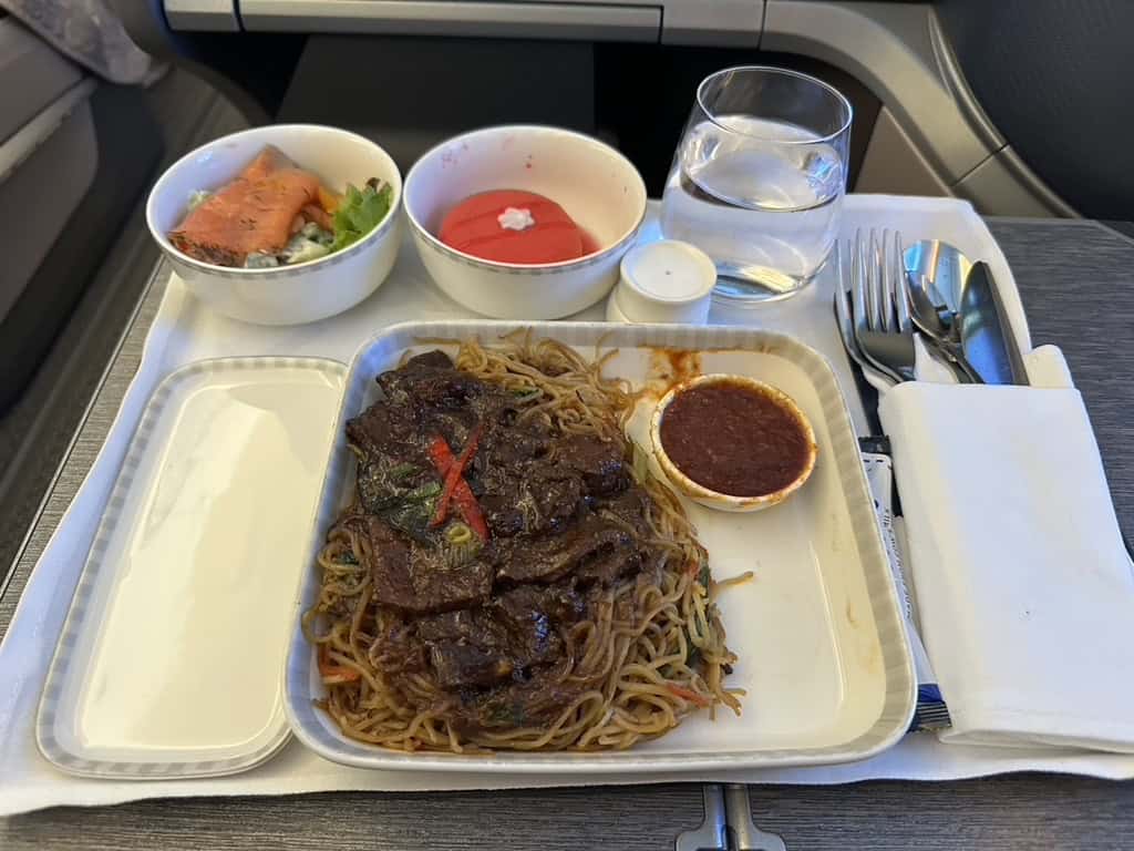 Business class meal of beef noodles served on Singapore Airlines