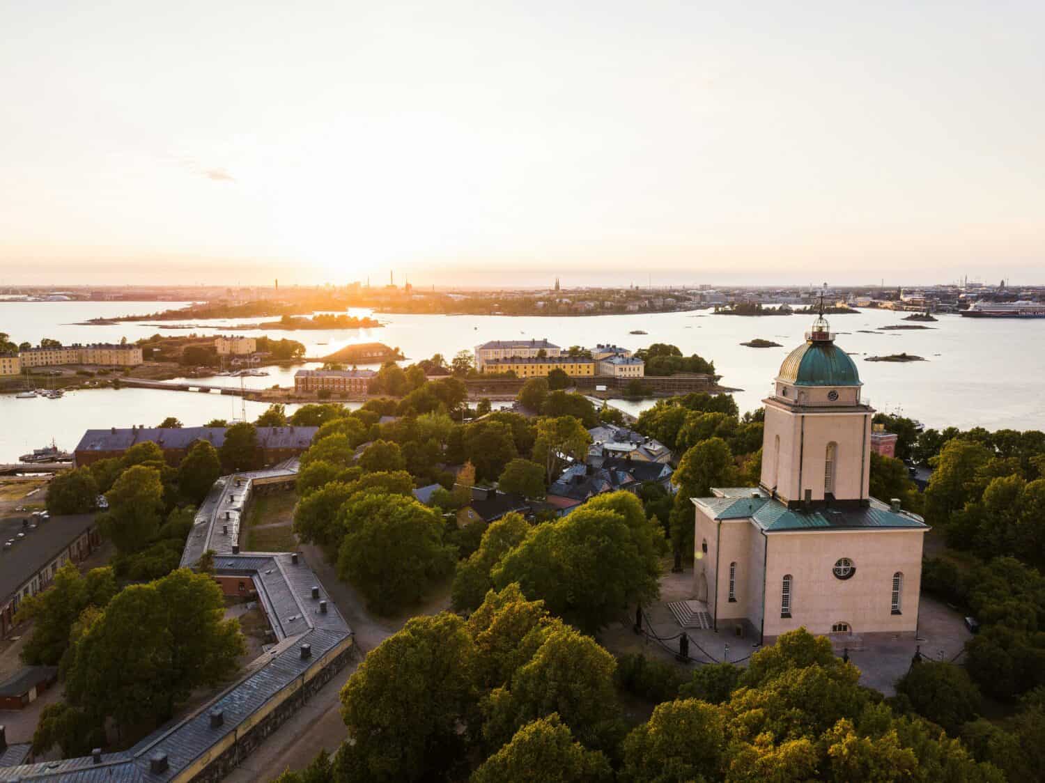 fly to Helsinki in business class award availability